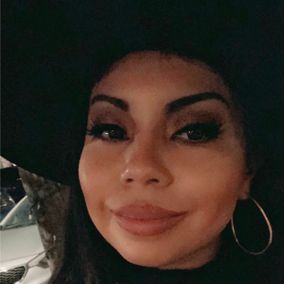 Meet your Posher, Constance - Picture 1 of 1